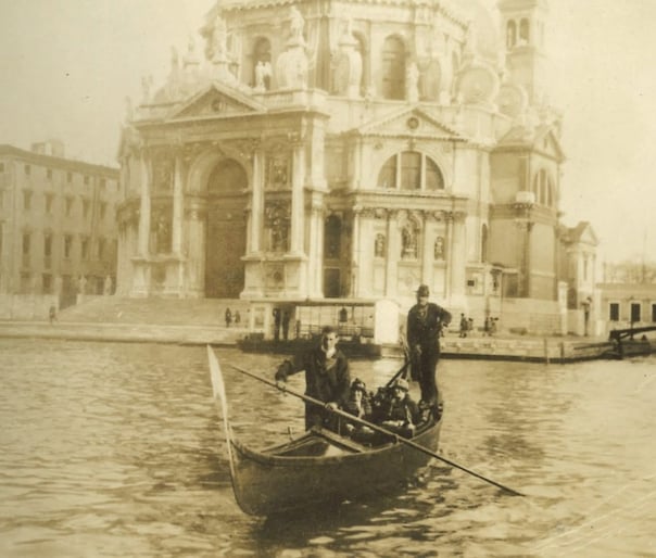 Mama and Edith in their gondola in Venice in 1924 with Giovanni at the helm for VB