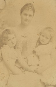 Margaret Beeckman Steward with daughters cropped