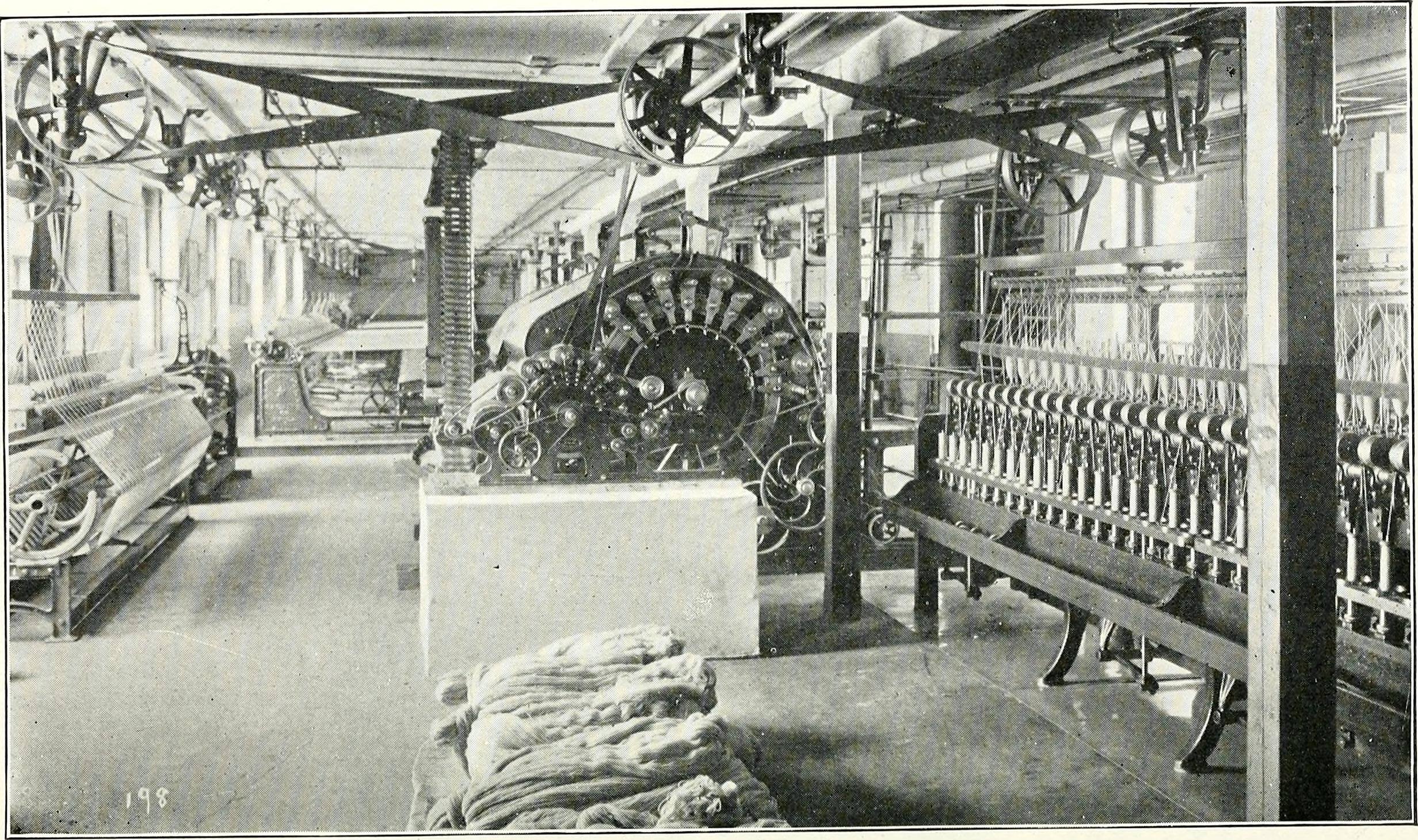 Textile_school_catalog,_1909-1910_(1909)_(14777414535)